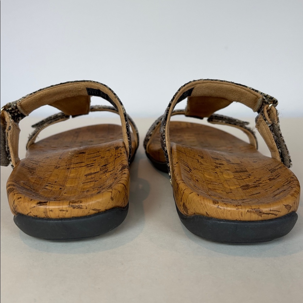 Vionic Viviana Tan and Black Sandals. Size 8 - Picture 4 of 6
